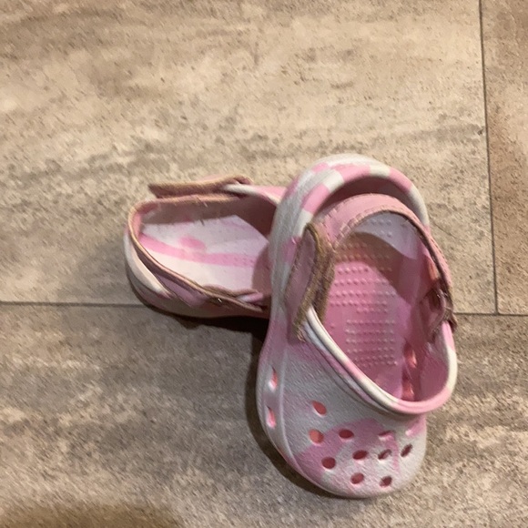 GIRL CROCs - Picture 3 of 4